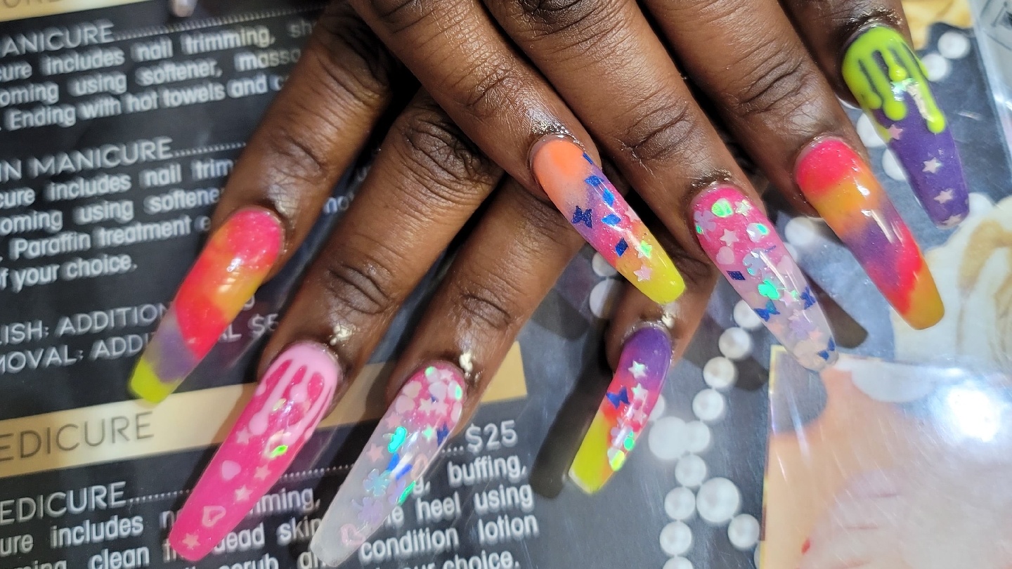 Bling Bling Nail and Spa logo